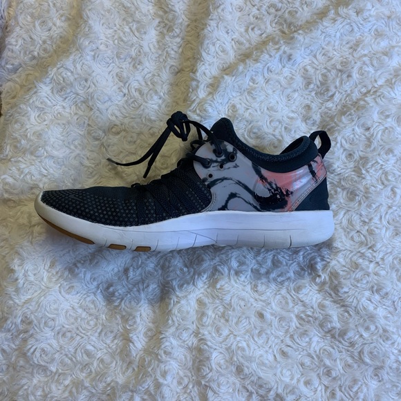 Nike Training Shoes - Picture 2 of 7